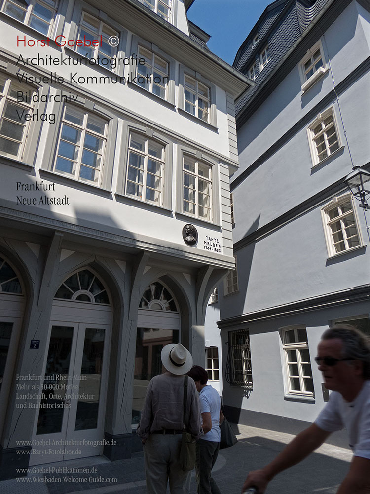 Frankfurt Neue Altstadt Touris  Horst Goebel